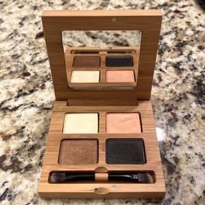 Antonym • Quattro Eyeshadow (quad) palette with dual mini brush • Croisette